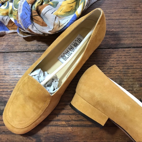 Saks Fifth Avenue Shoes - Saks Fifth Avenue Italian Made Suede Leather Flats